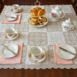 Vintage Handcrafted Lace Tablecloth Square Floral Medallion‎ Overlay